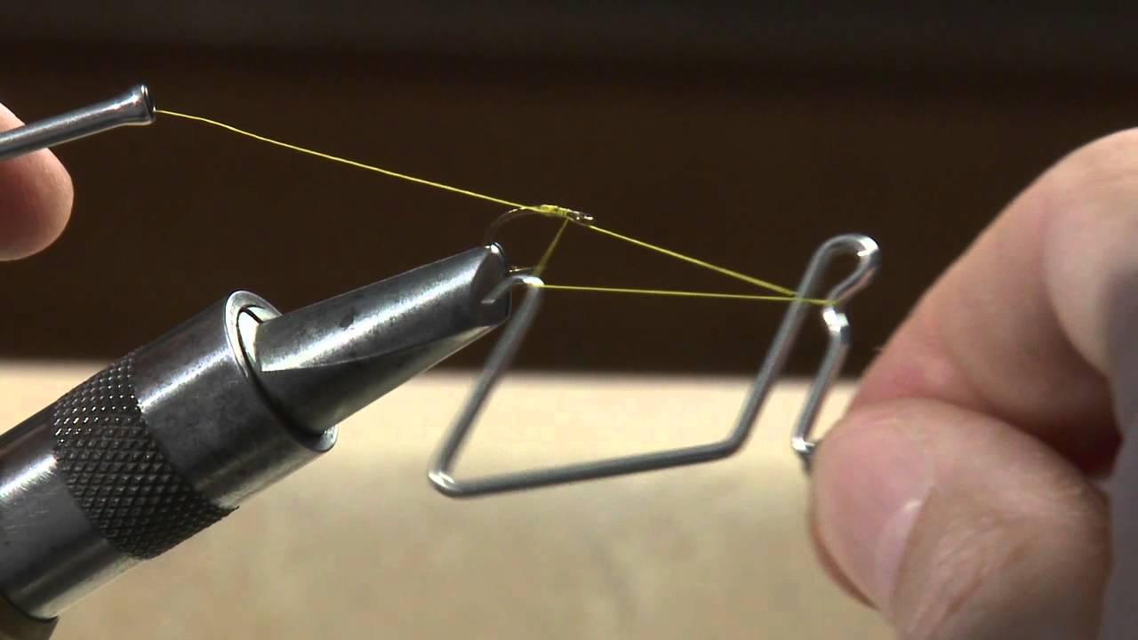 Whip finish tool wrapping thread on a hook in the vise